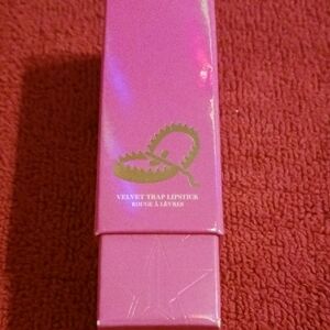Jeffree Star Velvet Trap Lipstick - Vibrant Pink